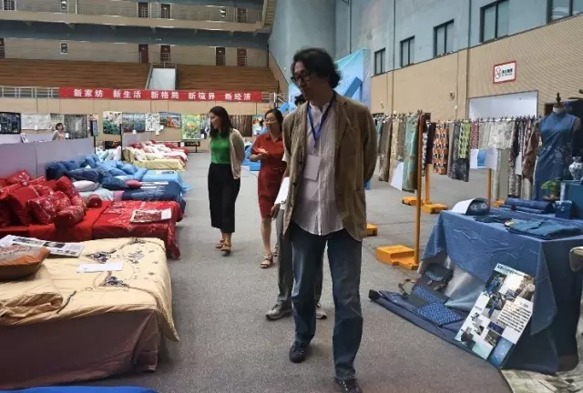 �Ҹ�������ζϯ����ͨ������������300���Ҽ��aƷ��Ů�����