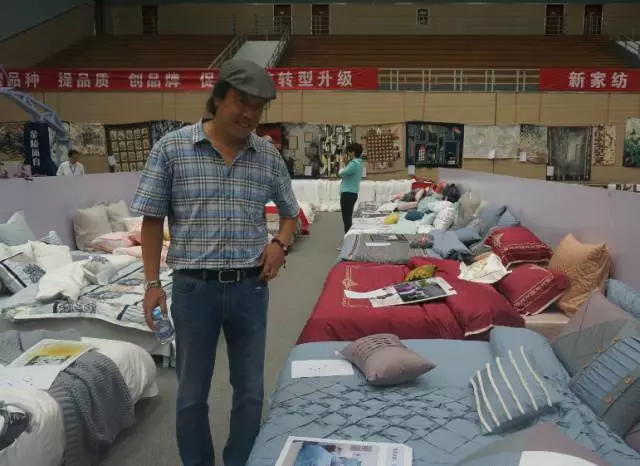 �Ҹ�������ζϯ����ͨ������������300���Ҽ��aƷ��Ů�����