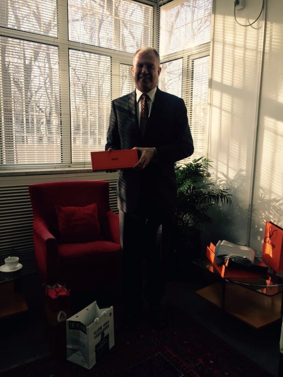 同樣是絲巾,奧羅拉憑什么敢說媲美愛馬仕?