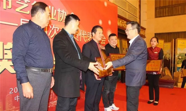 山東省布藝行業協會一七年理事會暨一屇四次會員代表大會在泰安召開