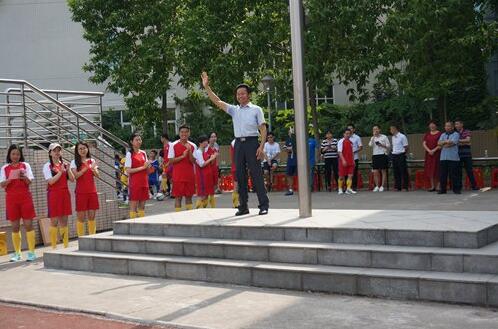 睡康寧家紡董事長出席東平小學六一大型足球文化體驗活動