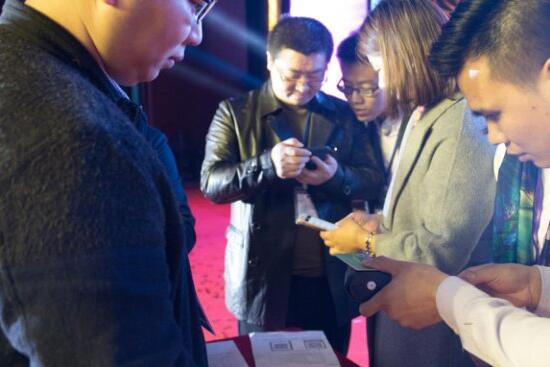 “滲透墨水”解決數碼印花“露白、翻紗、正反差”三大痛點