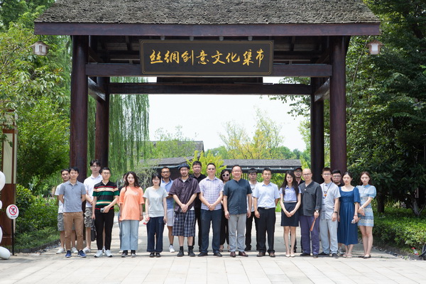 ��������r�����h�r��δ���l(f��)չ�����}Փ���ں��ݽz�IС�(zh��n)�e��